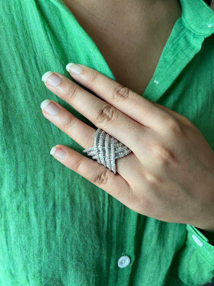 Victorian Faux Diamond Ring - A Touch of Timeless Beauty