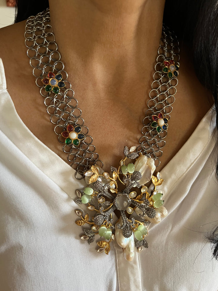 Exquisite Pendant Necklace Set - A Masterpiece of Elegance