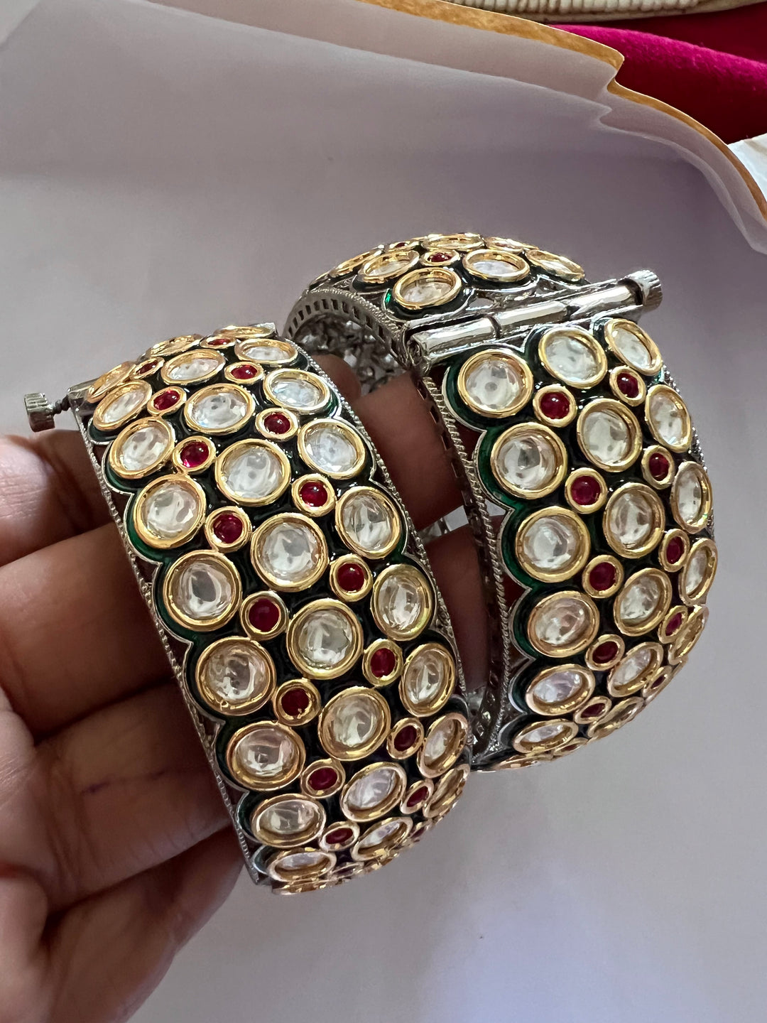 Exquisite Kundan Kada Set - Unparalleled Quality and Craftsmanship