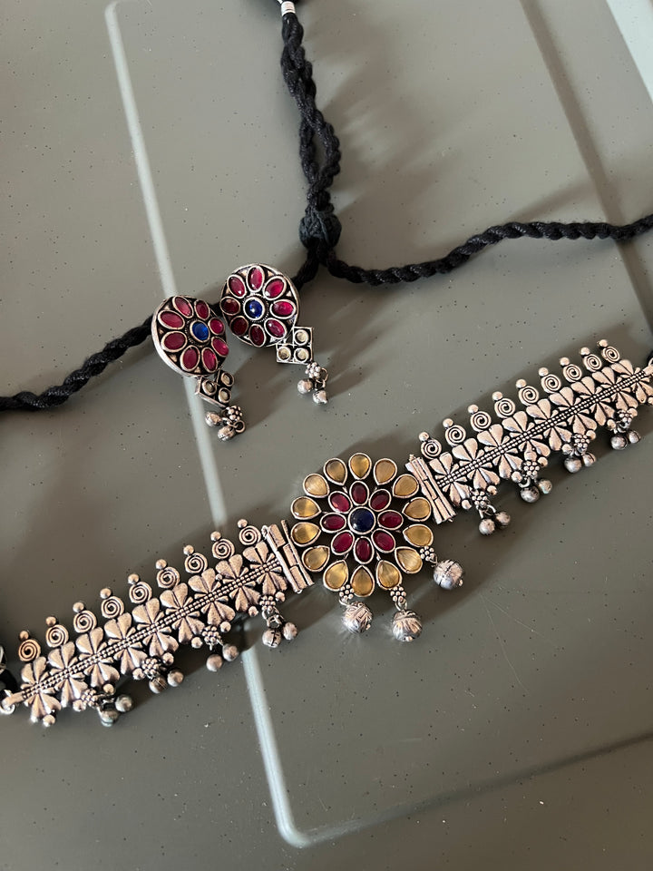 Vintage Art  Choker with Statement Studs