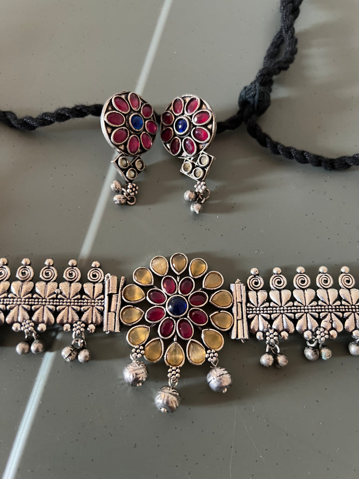 Vintage Art  Choker with Statement Studs