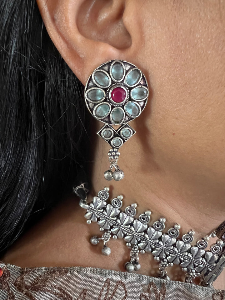 Vintage Art  Choker with Statement Studs