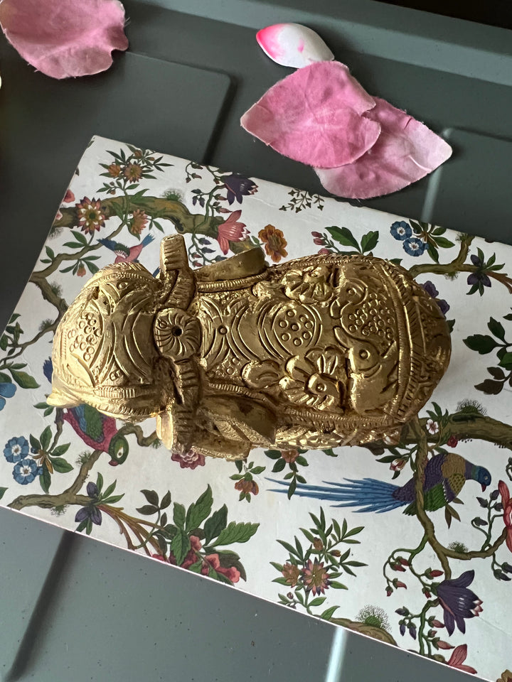 Antique Brass Elephant: Majestic Elegance