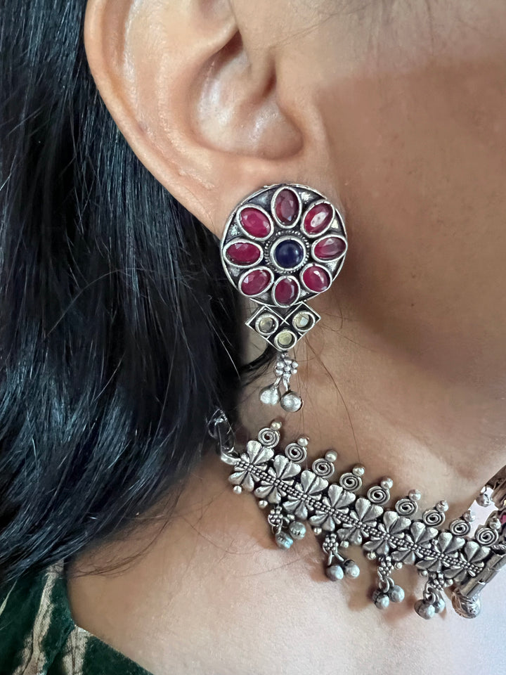 Vintage Art  Choker with Statement Studs