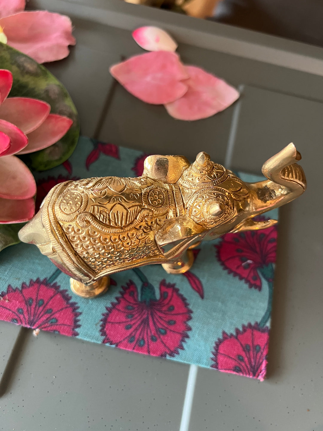 Antique Brass Elephant: Majestic Elegance