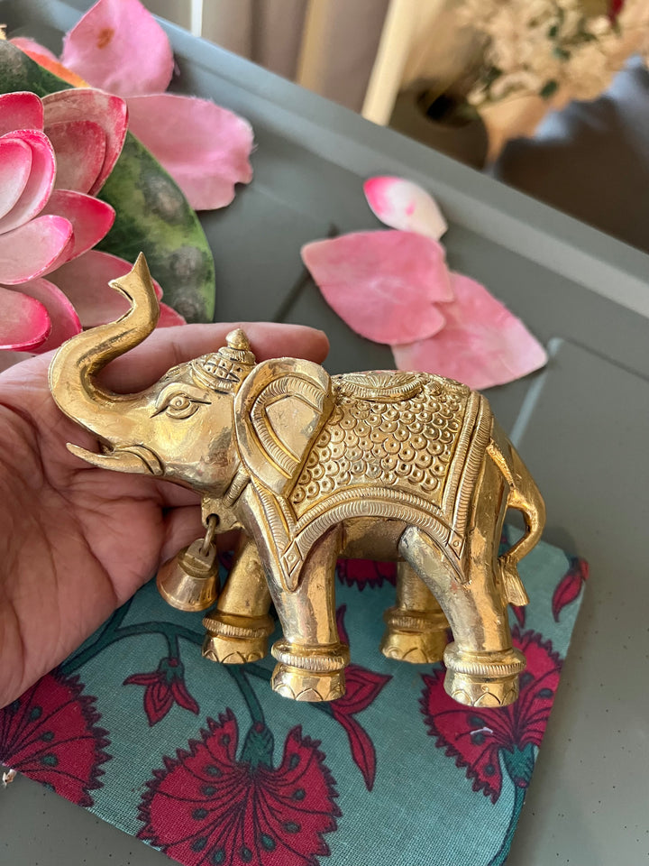 Antique Brass Elephant: Majestic Elegance