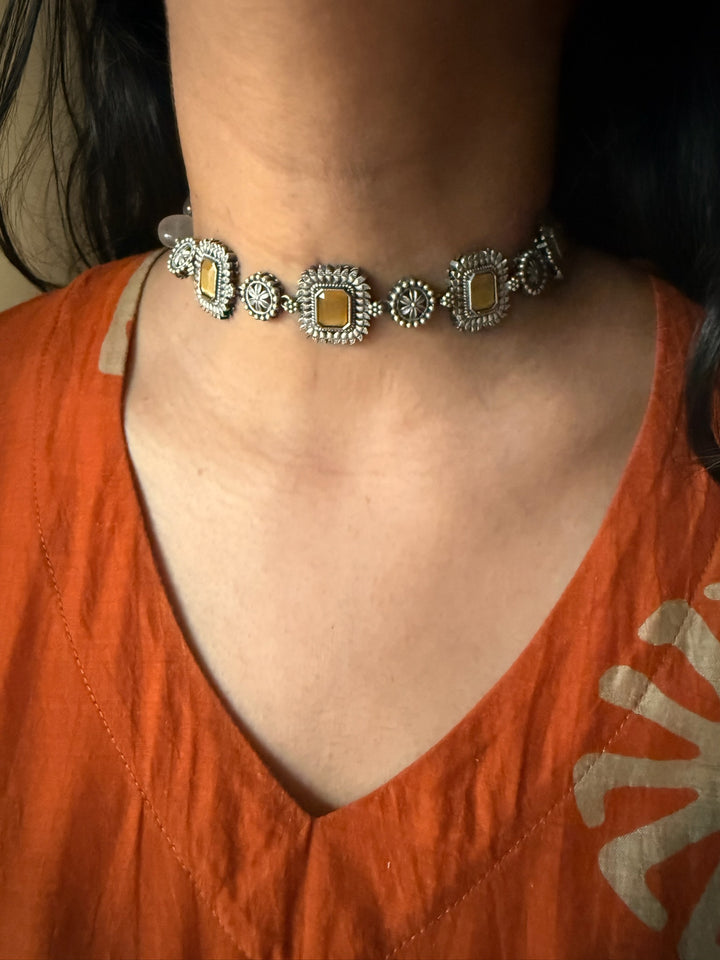 Antique Brass Choker – Flexible & Elegant