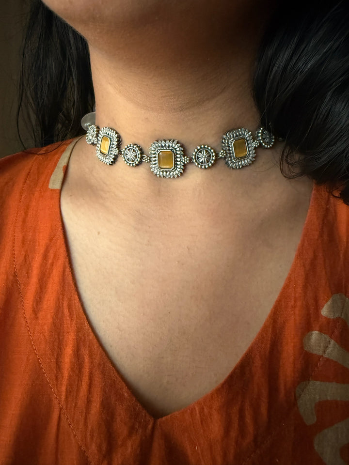 Antique Brass Choker – Flexible & Elegant