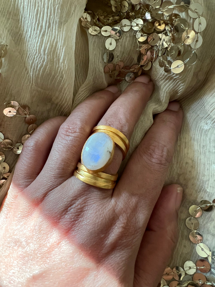 Exclusive Rainbow Moonstone Ring – Elegant & Timeless