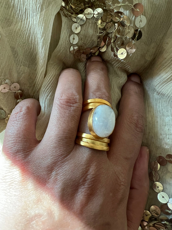 Exclusive Rainbow Moonstone Ring – Elegant & Timeless