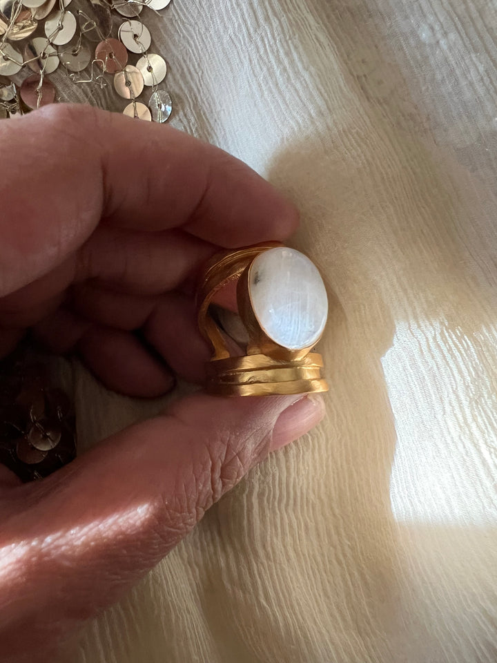 Exclusive Rainbow Moonstone Ring – Elegant & Timeless