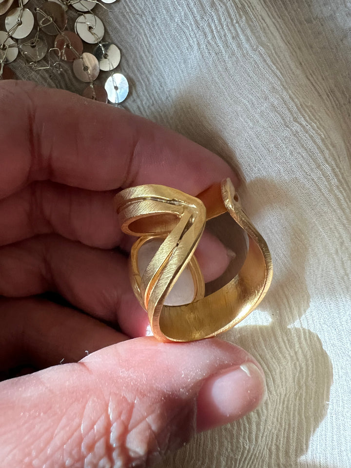 Exclusive Rainbow Moonstone Ring – Elegant & Timeless