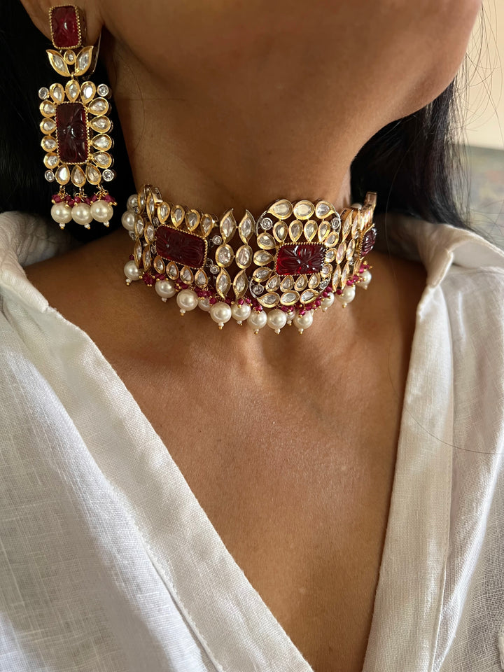 Gorgeous Choker with Earrings and Maangtikka