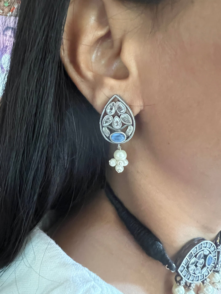 Beautiful Monalisa Choker with Statement Earrings