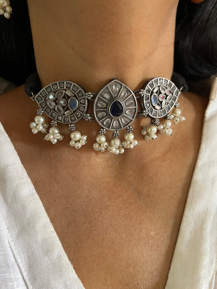 Beautiful Monalisa Choker with Statement Earrings