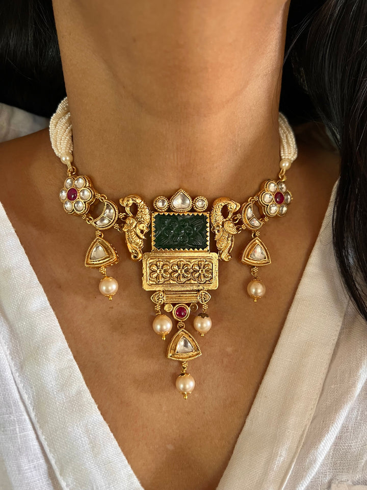 Elegant Fusion Kundan Choker with Earrings