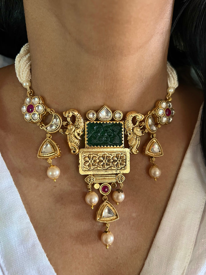 Elegant Fusion Kundan Choker with Earrings