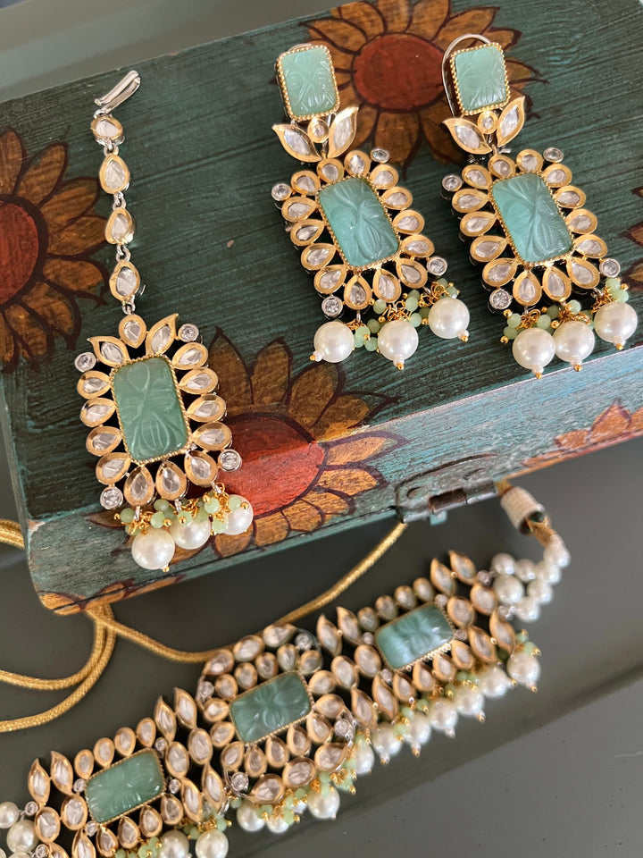 Gorgeous Carved Stone Kundan Choker with Earrings and Maangtikka
