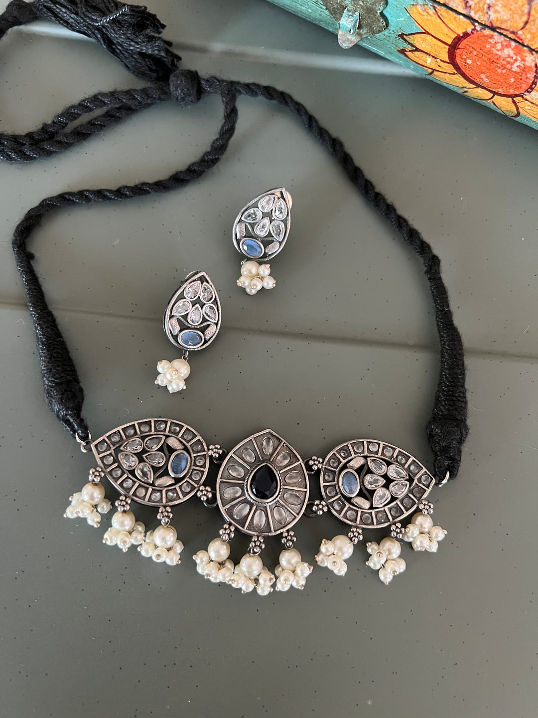 Beautiful Monalisa Choker with Statement Earrings