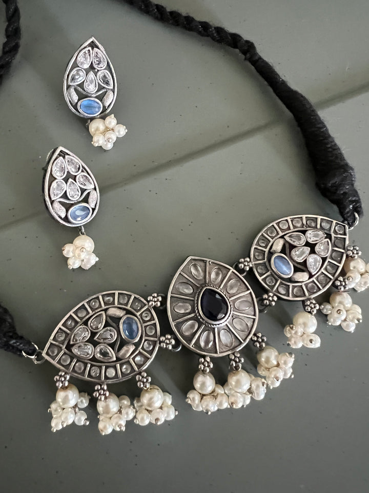 Beautiful Monalisa Choker with Statement Earrings