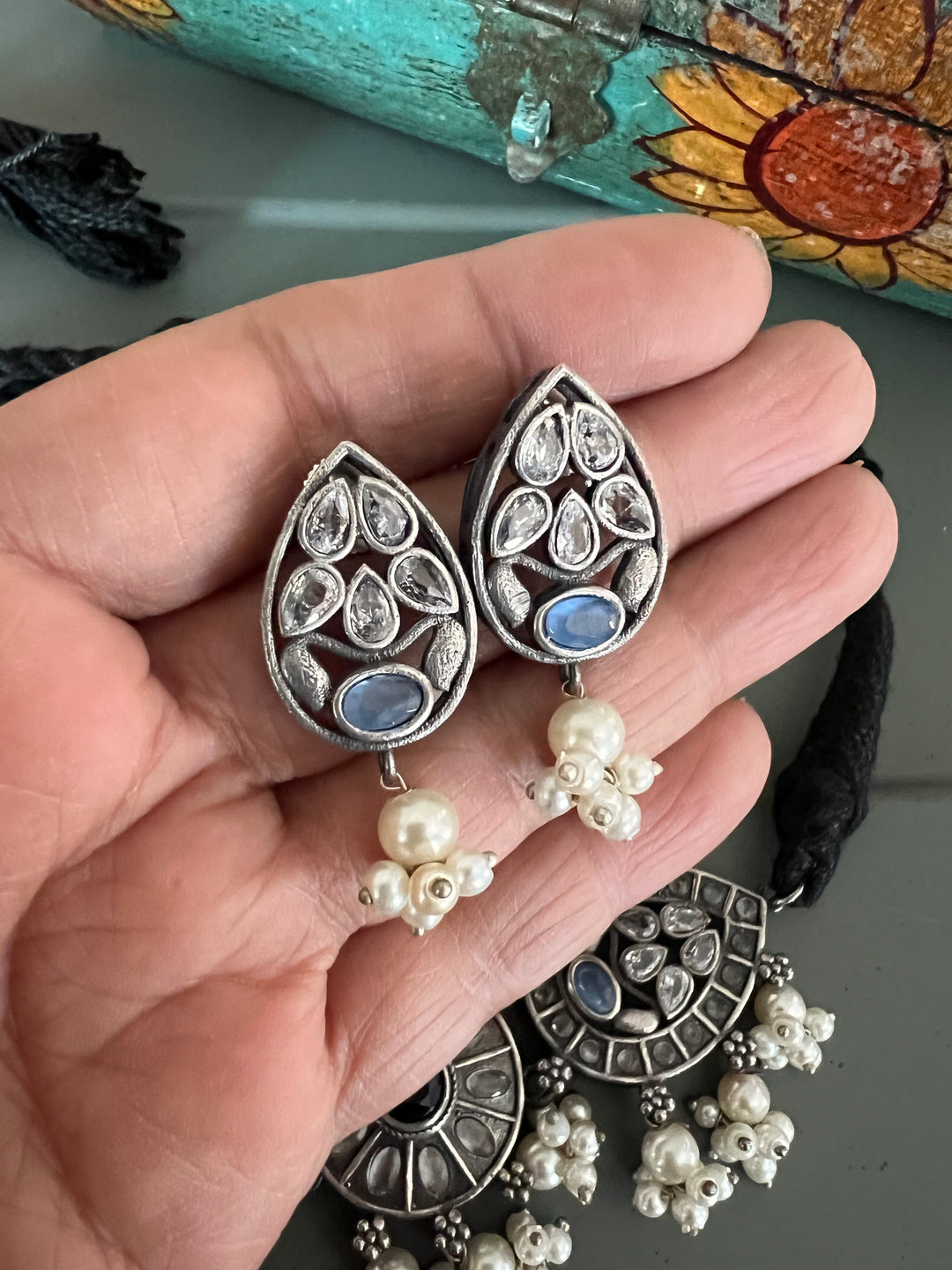 Beautiful Monalisa Choker with Statement Earrings