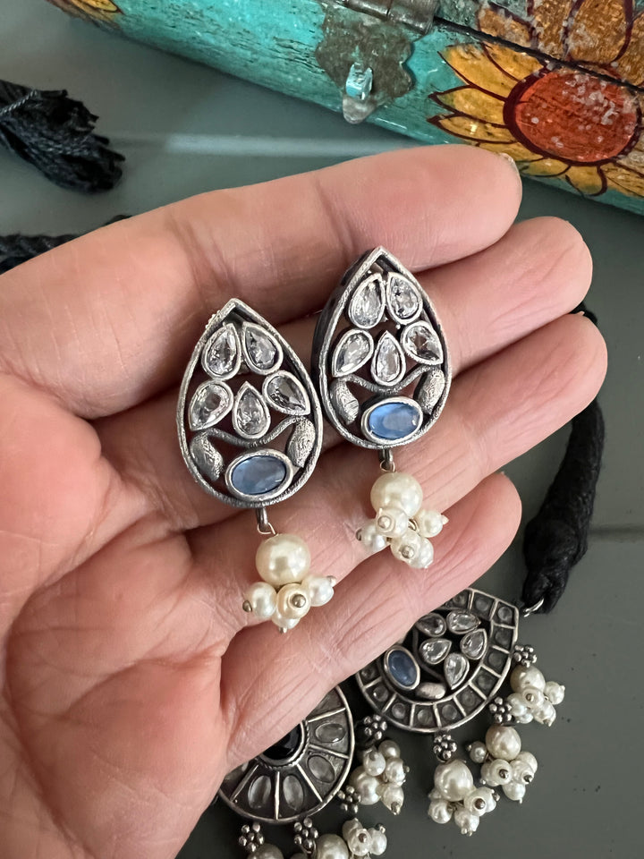 Beautiful Monalisa Choker with Statement Earrings