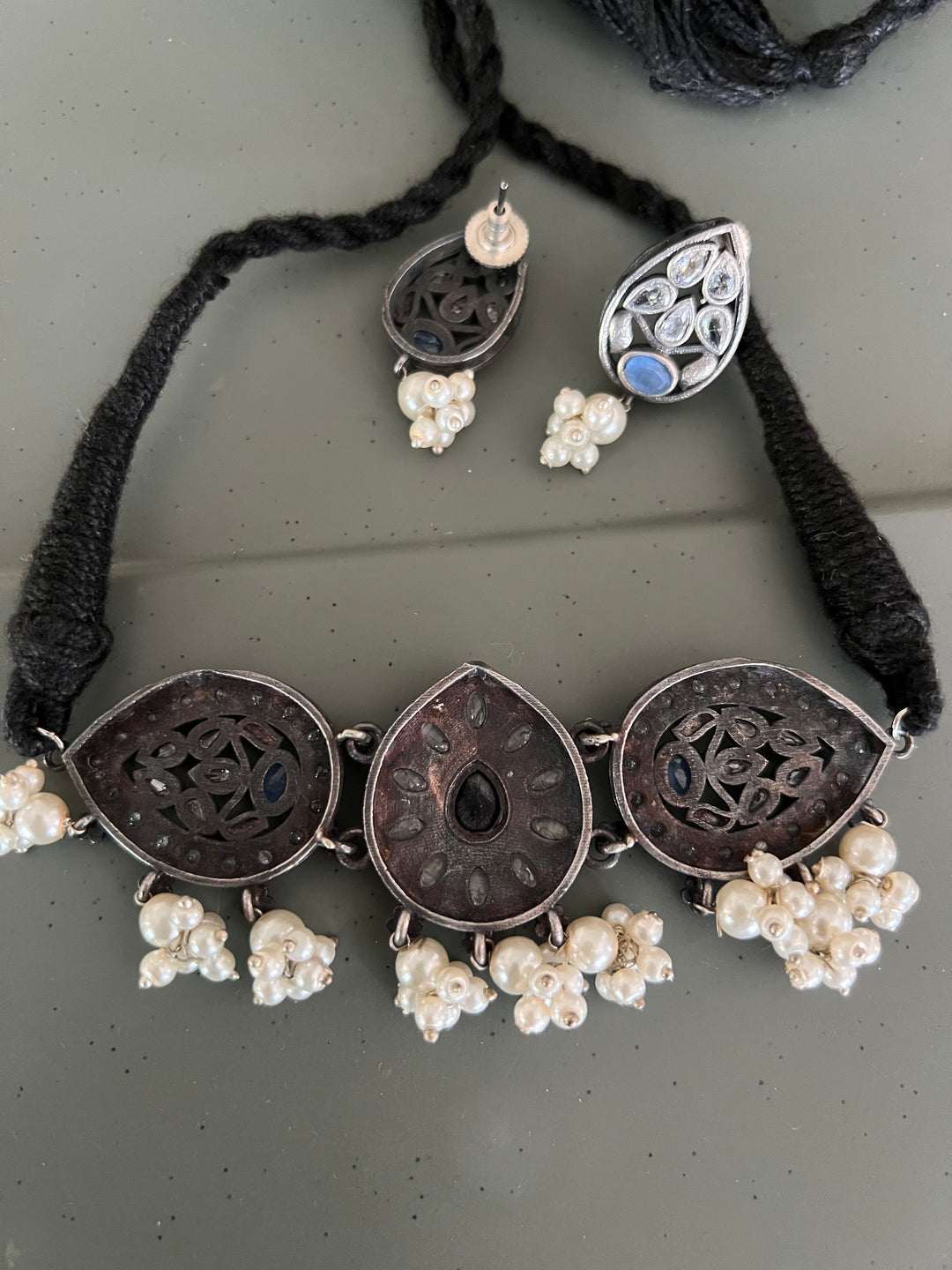 Beautiful Monalisa Choker with Statement Earrings