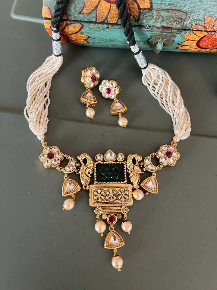 Elegant Fusion Kundan Choker with Earrings