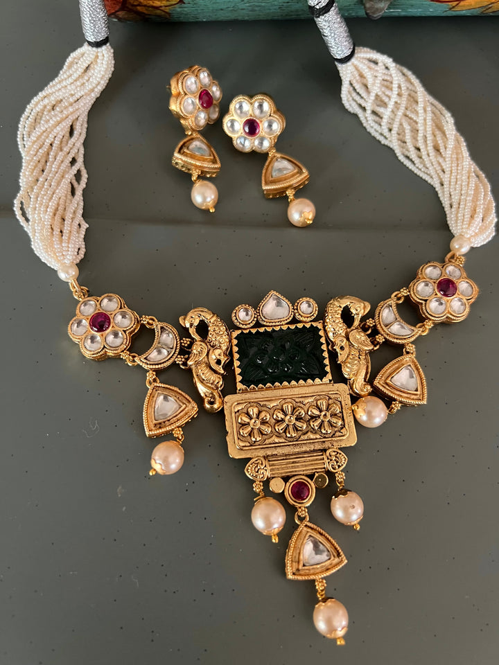 Elegant Fusion Kundan Choker with Earrings