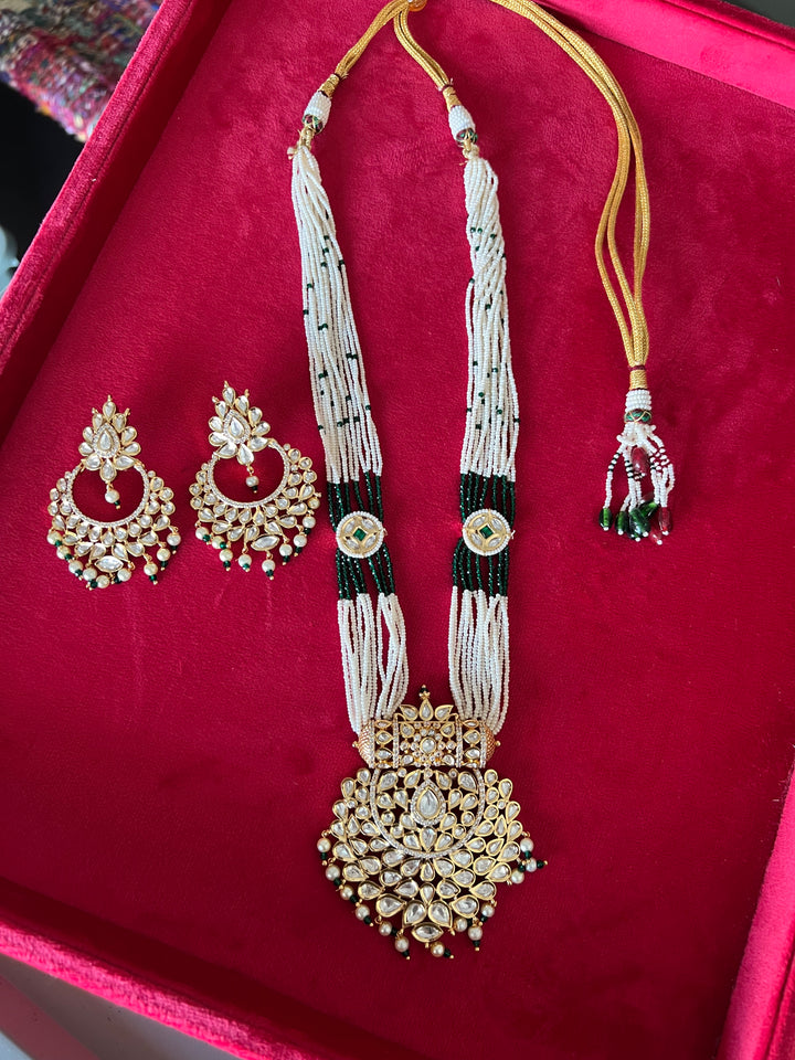 Beautiful Kundan Pendant Necklace with Chandbaalis
