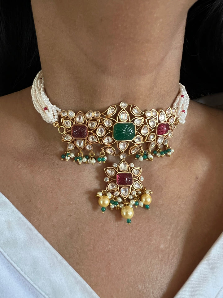 Beautiful Pachi Kundan Choker with Earrings