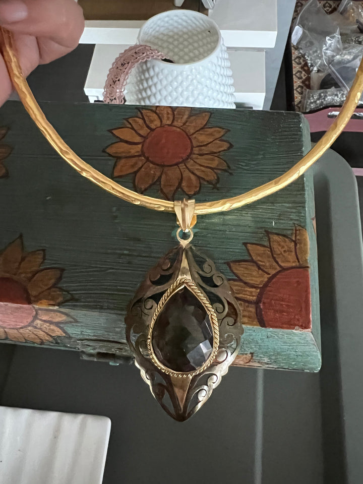 Hasli Necklace with Pretty Pendant