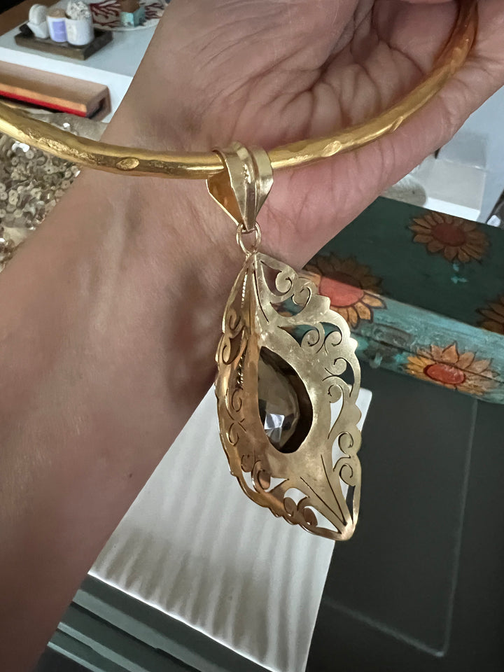 Hasli Necklace with Pretty Pendant