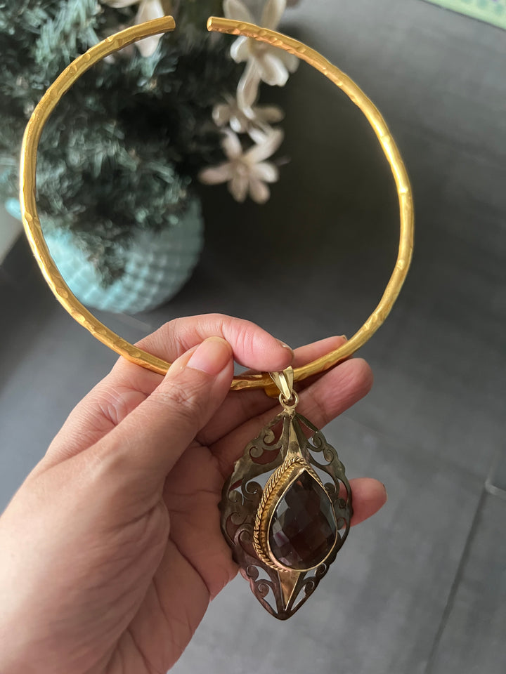 Hasli Necklace with Pretty Pendant