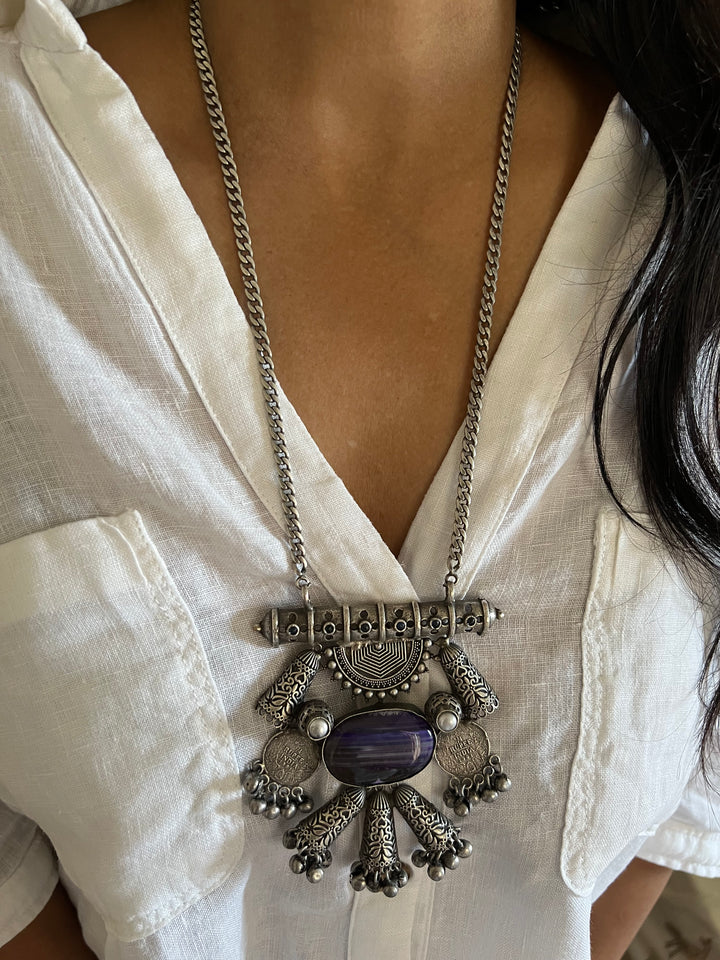 Handmade Antique Brass Stone Necklace - Casual Elegance with a Vintage Twist