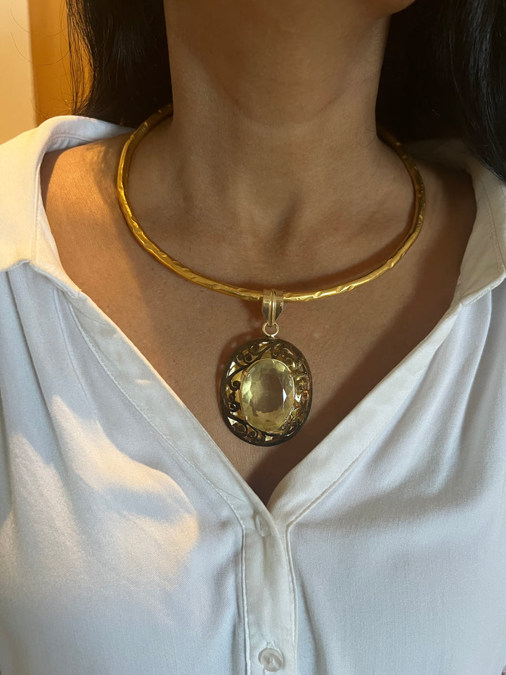 Hasli Necklace with Pretty Pendant