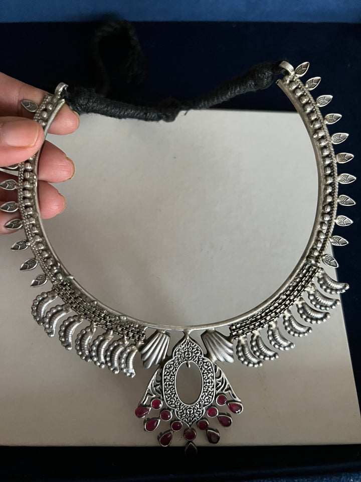 Handmade Antique Brass Hasli Necklace - Effortless Elegance for Casual Outings