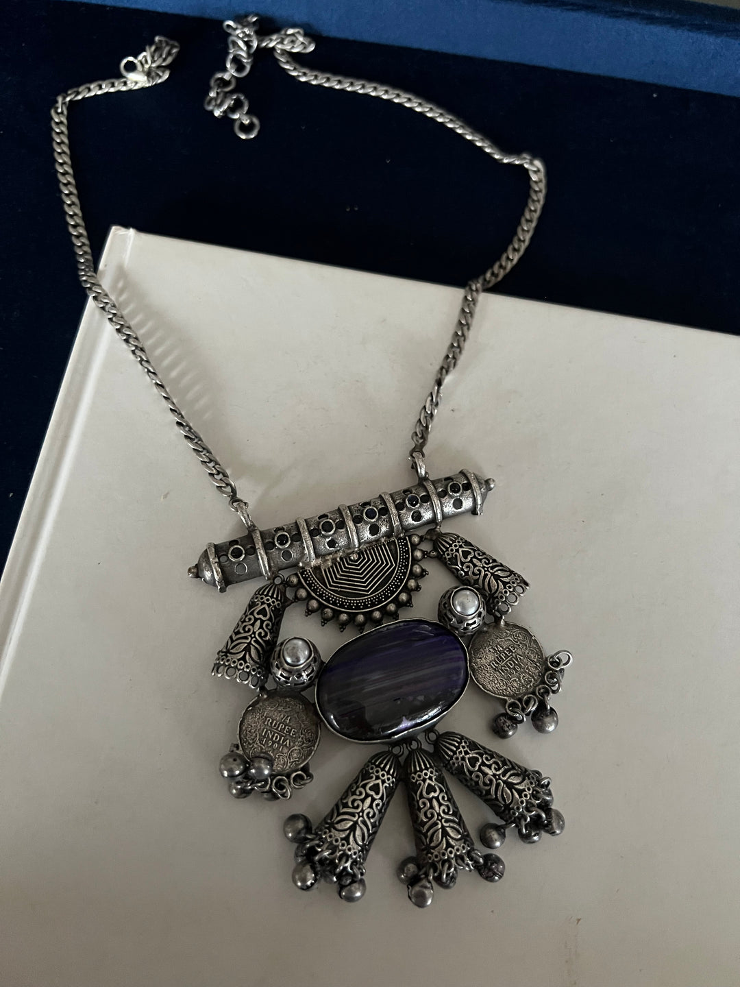 Handmade Antique Brass Stone Necklace - Casual Elegance with a Vintage Twist