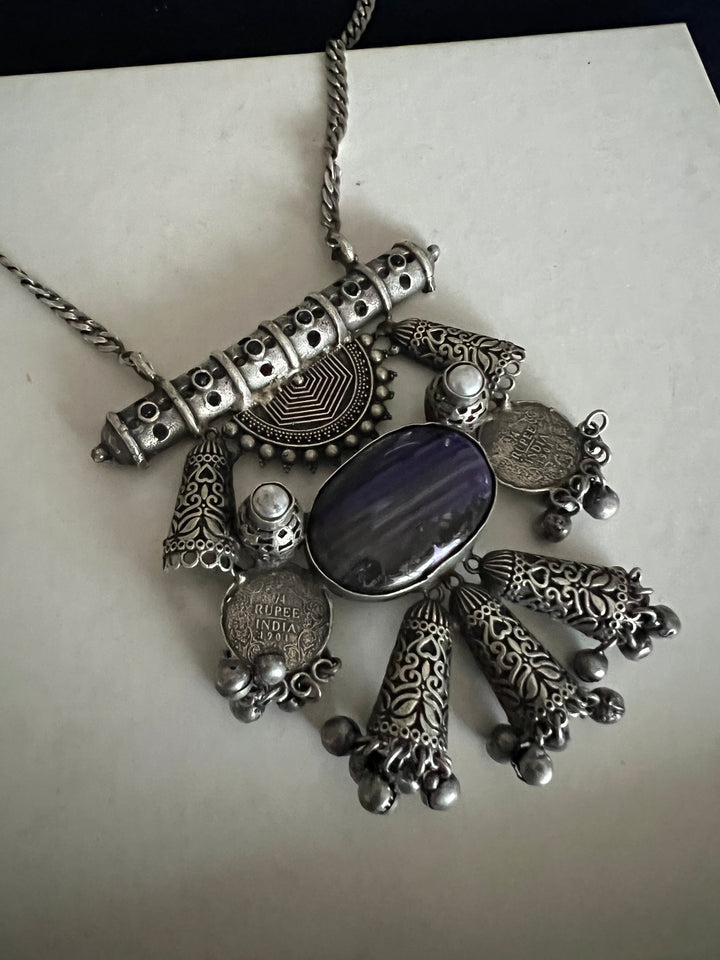 Handmade Antique Brass Stone Necklace - Casual Elegance with a Vintage Twist