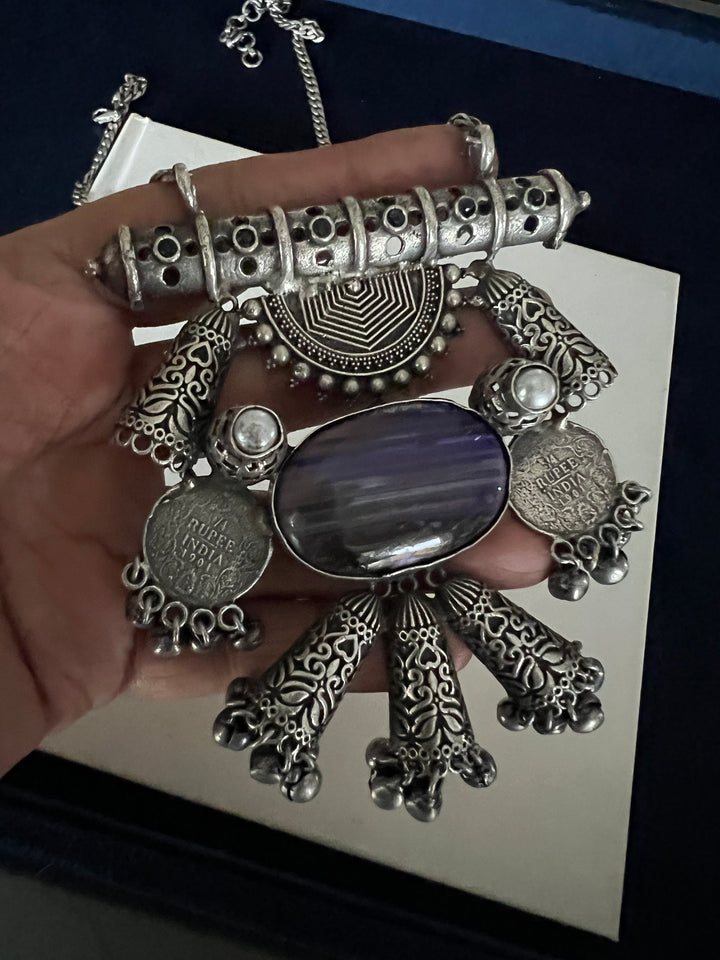 Handmade Antique Brass Stone Necklace - Casual Elegance with a Vintage Twist