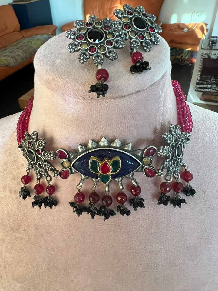 Vintage Artistic Choker with Statement Earrings