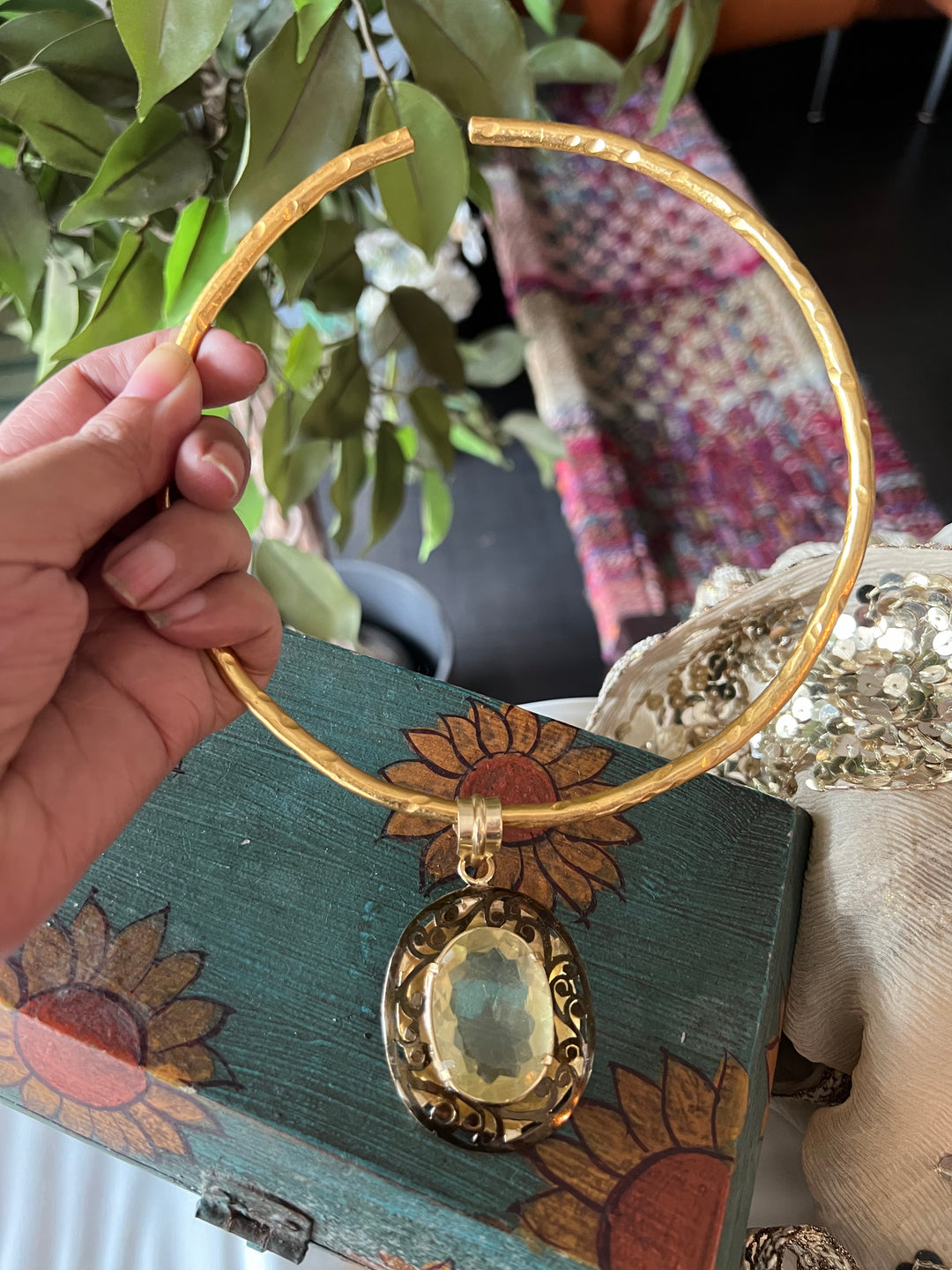 Hasli Necklace with Pretty Pendant