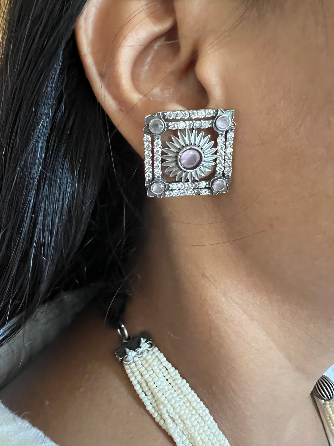 Antique Brass Pendant Necklace Set: Elegant Handmade Design