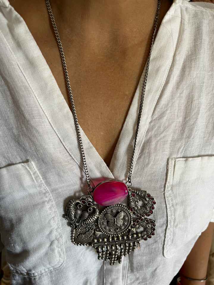 Handmade Antique Brass Stone Necklace - Casual Elegance with a Vintage Twist