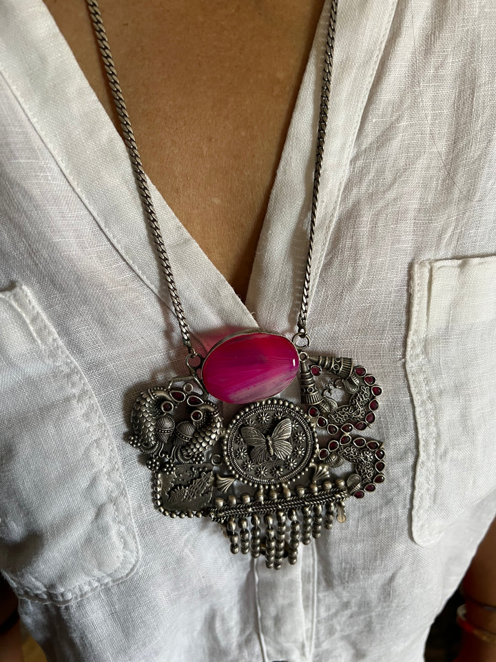 Handmade Antique Brass Stone Necklace - Casual Elegance with a Vintage Twist