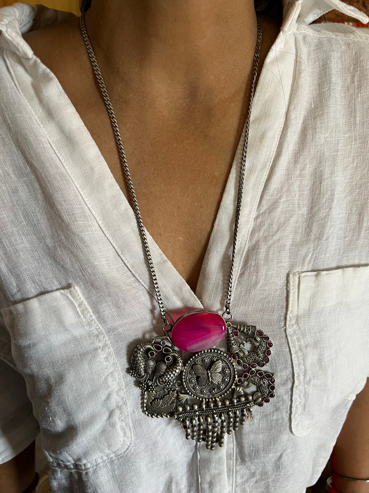 Handmade Antique Brass Stone Necklace - Casual Elegance with a Vintage Twist