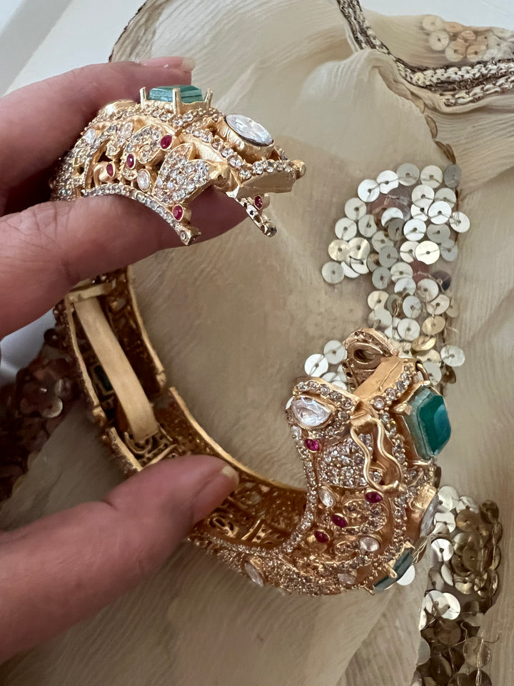 Exclusive Doublet Stone Kundan Bangle