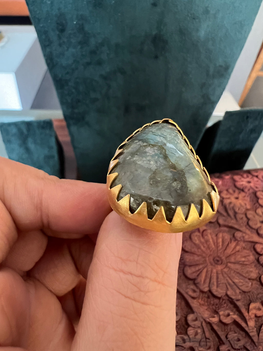 Elegant Labradorite Ring - A Touch of Timeless Beauty