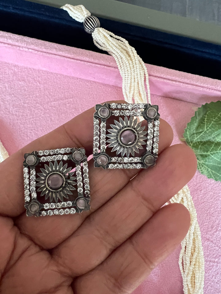 Antique Brass Pendant Necklace Set: Elegant Handmade Design