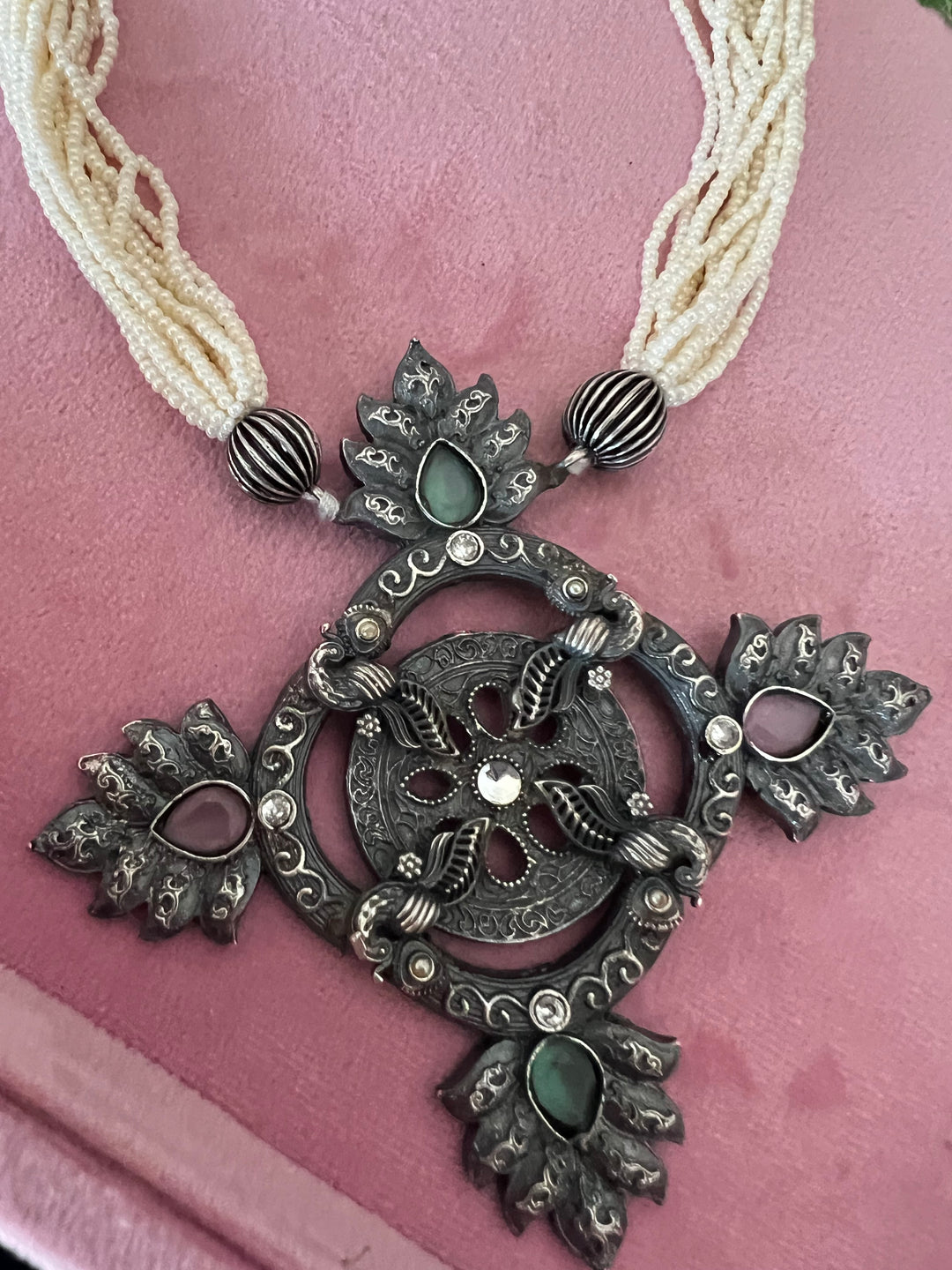 Antique Brass Pendant Necklace Set: Elegant Handmade Design